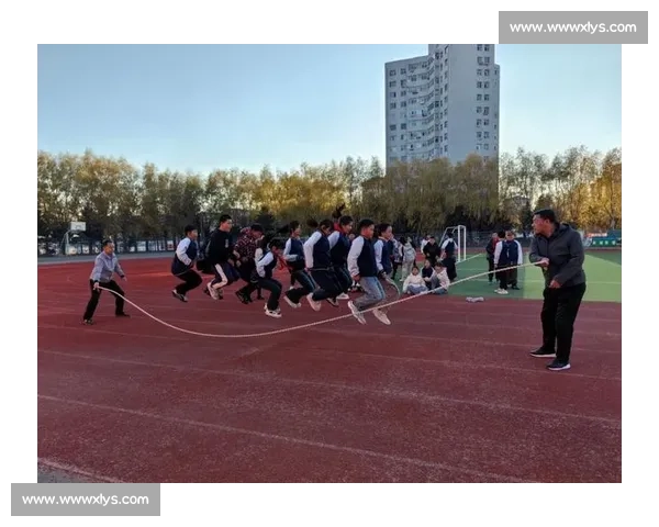 为班级荣誉而跃动的节奏跳长绳比赛加油与团结拼搏的青春赞歌激昂